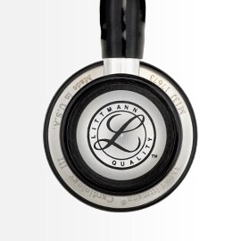 Gros plan sur la membrane pédiatrique du stéthoscope 3M Littmann Cardiologie III.